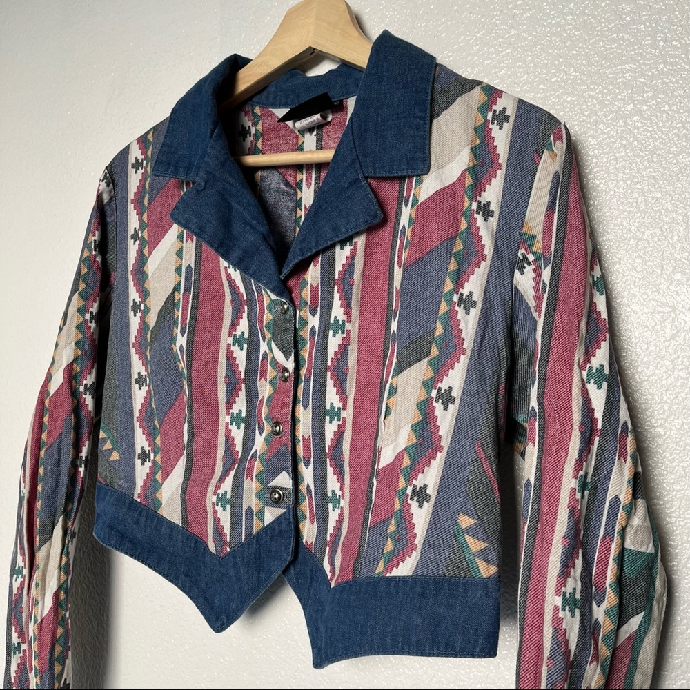 Women’s Vintage Cropped Western Style Button Up Shirt - Picture 5 of 5
